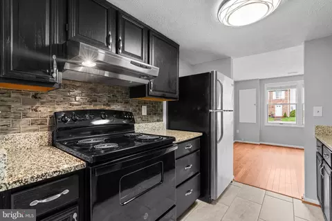 Kitchen - 10168 Shelldrake Cir, Damascus, MD 20872 photo 4 of 5