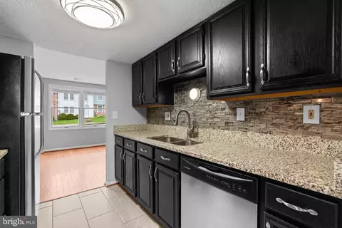 Kitchen - 10168 Shelldrake Cir, Damascus, MD 20872 photo 5 of 5