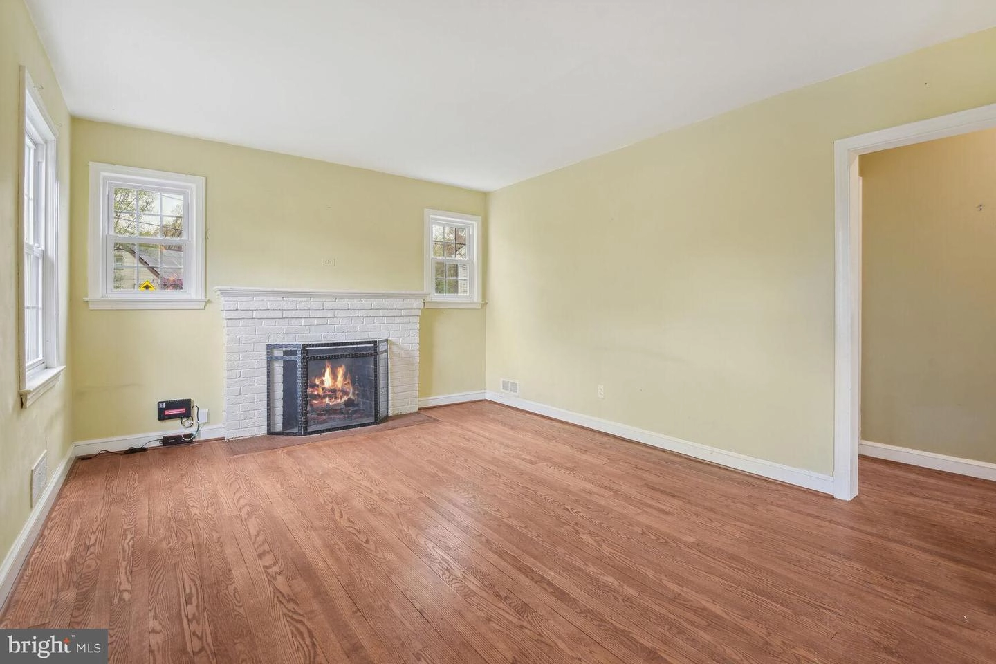 Living - 804 Dryden St, Silver Spring, MD 20901 photo 4 of 5
