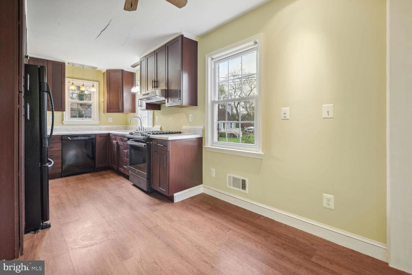 Kitchen - 804 Dryden St, Silver Spring, MD 20901 photo 4 of 4