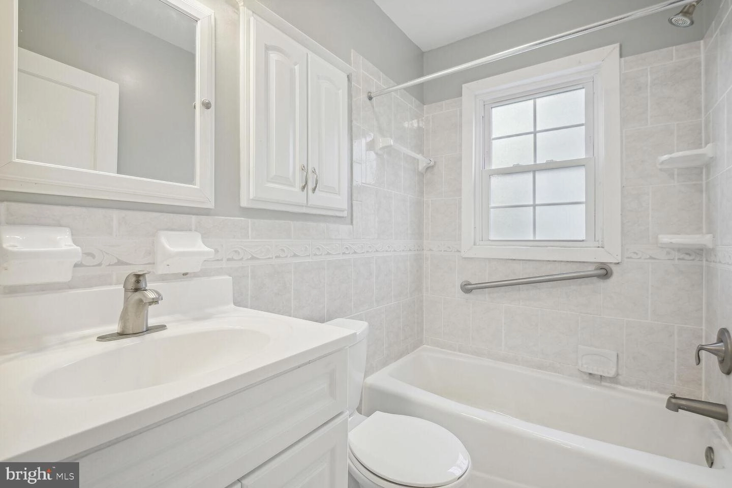 Bath - 804 Dryden St, Silver Spring, MD 20901 photo 1 of 2