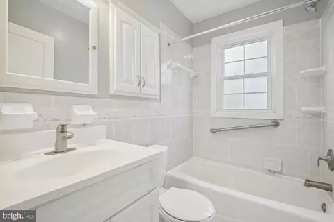Bath - 804 Dryden St, Silver Spring, MD 20901 photo 1 of 2