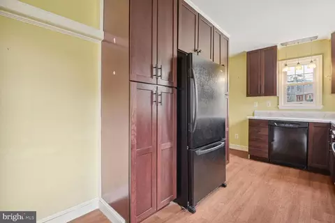 Kitchen - 804 Dryden St, Silver Spring, MD 20901 photo 3 of 4