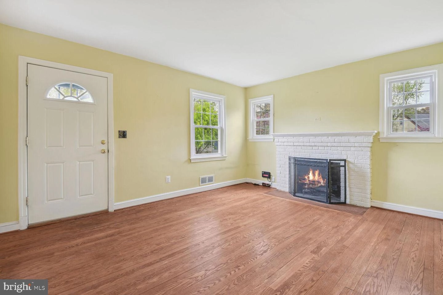Living - 804 Dryden St, Silver Spring, MD 20901 photo 3 of 5