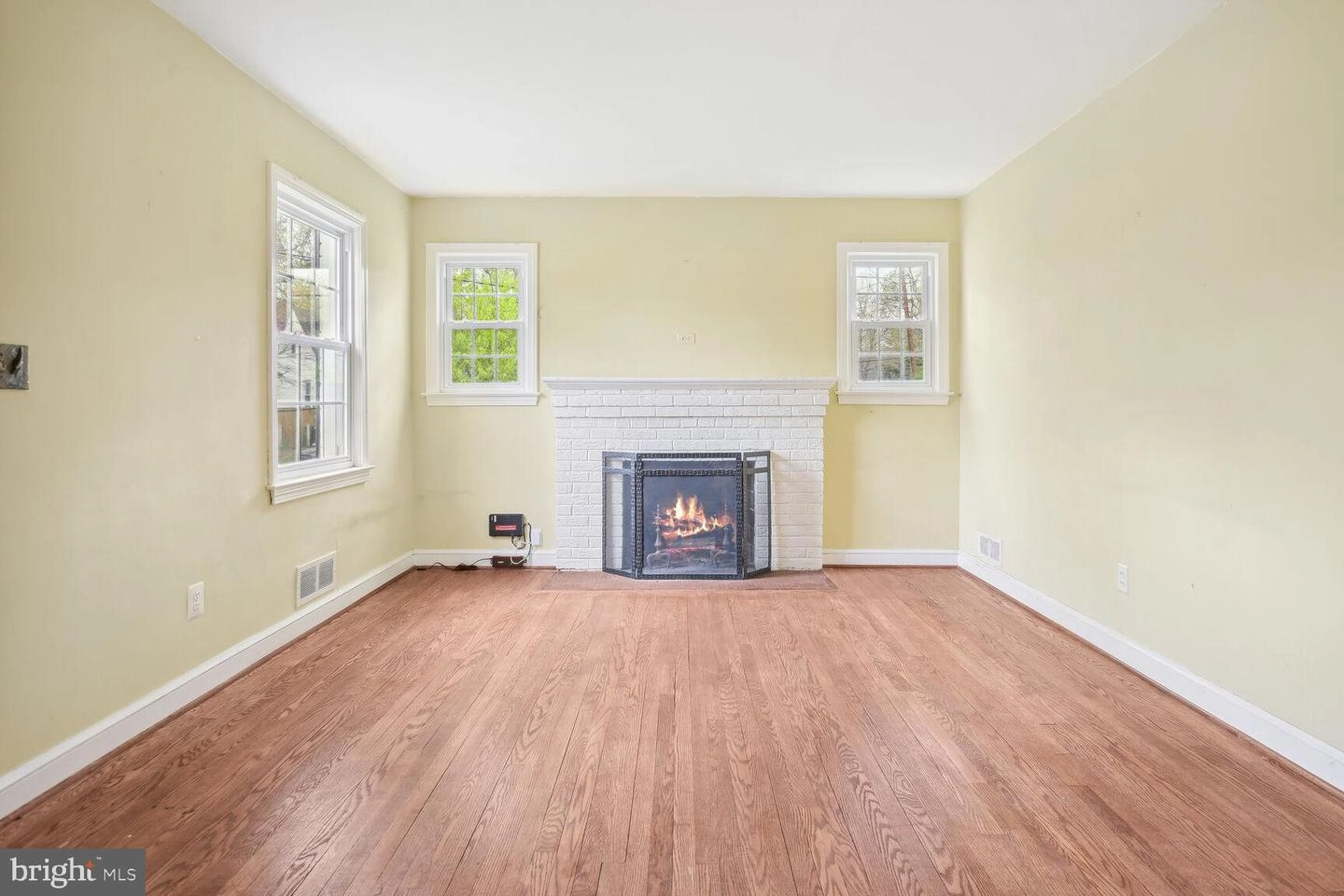 Living - 804 Dryden St, Silver Spring, MD 20901 photo 2 of 5