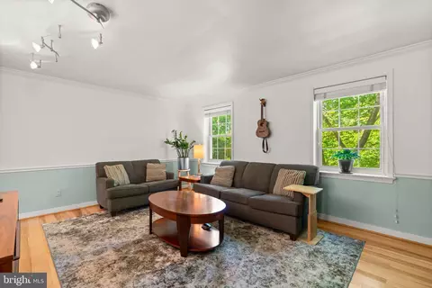 Living - 2210 Washington Ave #101, Silver Spring, MD 20910 photo 1 of 2