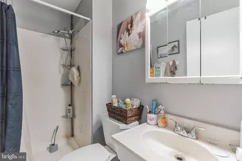 Bath - 17438 Hoskinson Rd, Poolesville, MD 20837 photo 3 of 4
