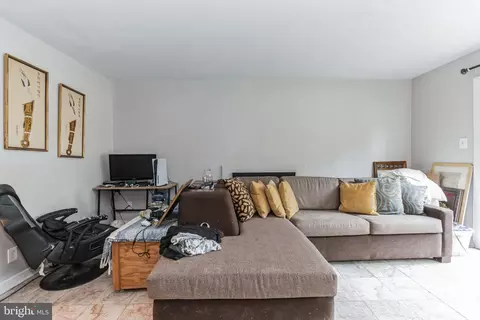 Living - 17438 Hoskinson Rd, Poolesville, MD 20837 photo 1 of 1