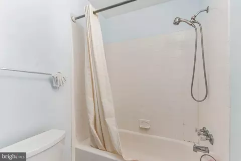 Bath - 17438 Hoskinson Rd, Poolesville, MD 20837 photo 4 of 4