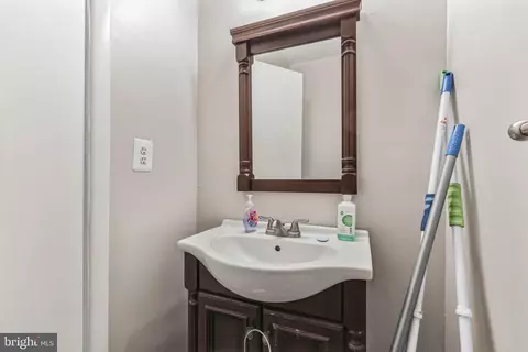 Bath - 17438 Hoskinson Rd, Poolesville, MD 20837 photo 1 of 4