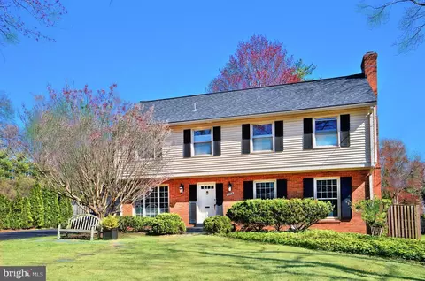 7009 Wolftree Ln, North Bethesda, MD 20852