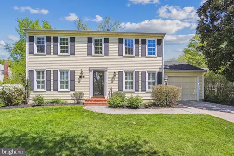 302 Currier Dr, Rockville, MD 20850