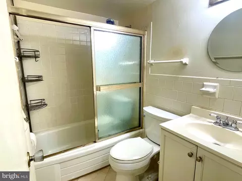 Bath - 3314 Claridge Ct, Silver Spring, MD 20902 photo 4 of 4