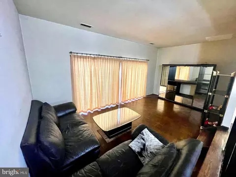 Living - 3314 Claridge Ct, Silver Spring, MD 20902 photo 1 of 7
