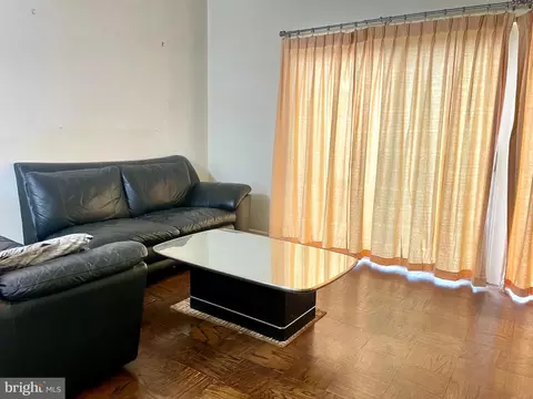 Living - 3314 Claridge Ct, Silver Spring, MD 20902 photo 2 of 7