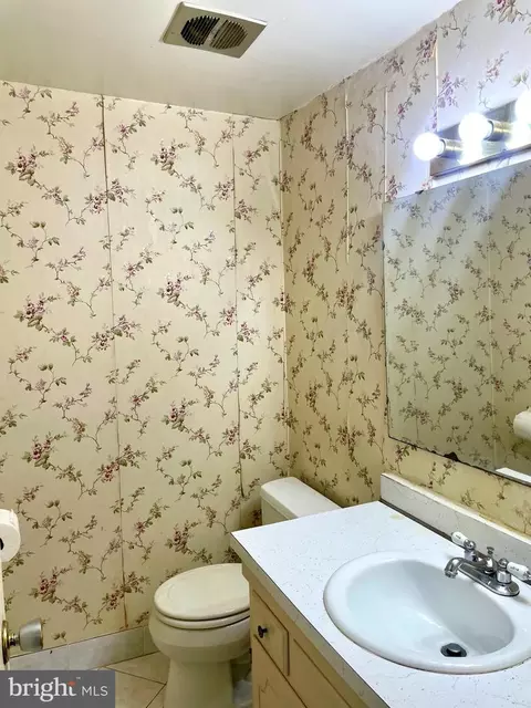 Bath - 3314 Claridge Ct, Silver Spring, MD 20902 photo 2 of 4