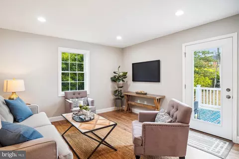 Living - 2714 Plyers Mill Rd, Silver Spring, MD 20902 photo 3 of 4