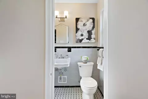 Bath - 1603 Sanford Rd, Silver Spring, MD 20902 photo 2 of 7