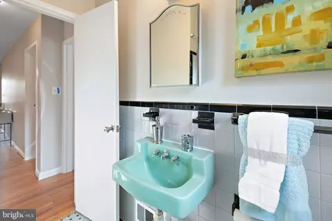 Bath - 1603 Sanford Rd, Silver Spring, MD 20902 photo 4 of 7