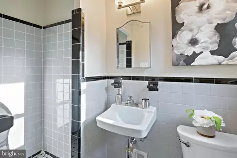 Bath - 1603 Sanford Rd, Silver Spring, MD 20902 photo 3 of 7