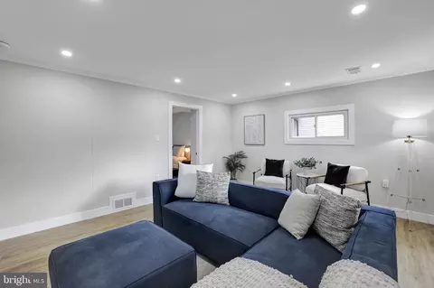 Living - 3938 Isbell St, Silver Spring, MD 20906 photo 8 of 8