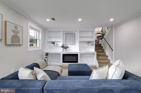 Living - 3938 Isbell St, Silver Spring, MD 20906 photo 5 of 8