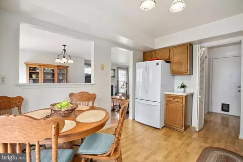 Dining - 14820 Rose Trellis Pl, Silver Spring, MD 20906 photo 6 of 9