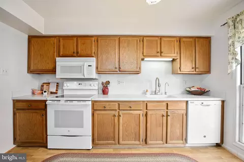 Kitchen - 14820 Rose Trellis Pl, Silver Spring, MD 20906 photo 2 of 4