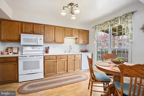 Dining - 14820 Rose Trellis Pl, Silver Spring, MD 20906 photo 8 of 9