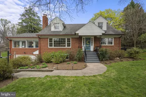 9823 Haverhill Dr, Kensington, MD 20895