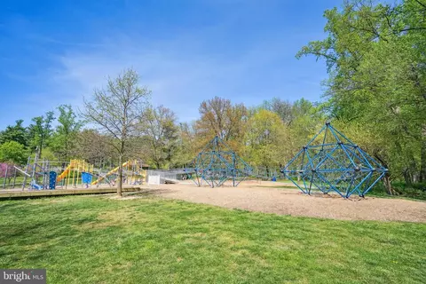 Exterior - 2511 Kensington Blvd, Silver Spring, MD 20902 photo 4 of 10