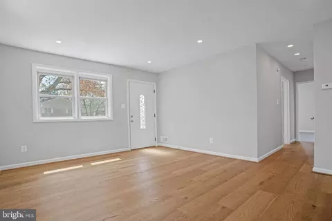 Living - 817 Orange Dr, Silver Spring, MD 20901 photo 3 of 4