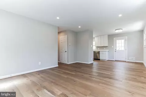 Living - 817 Orange Dr, Silver Spring, MD 20901 photo 4 of 4