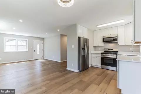 Living - 817 Orange Dr, Silver Spring, MD 20901 photo 2 of 4