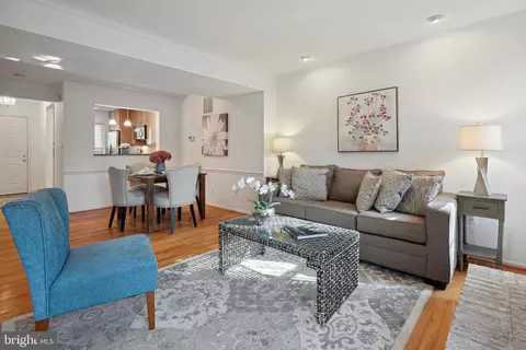 Living - 2046 Derby Ridge Ln #3-9, Silver Spring, MD 20910 photo 2 of 6