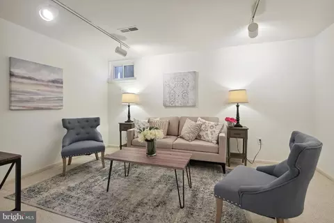 Living - 2046 Derby Ridge Ln #3-9, Silver Spring, MD 20910 photo 5 of 6