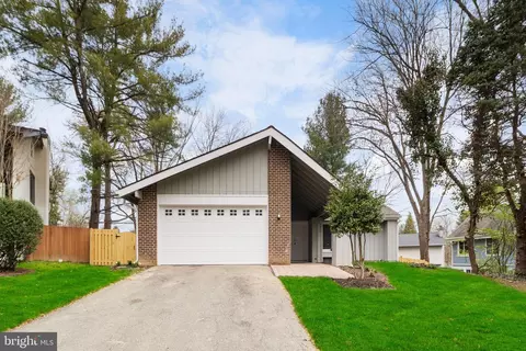 5 Harkness Ct, Gaithersburg, MD 20879