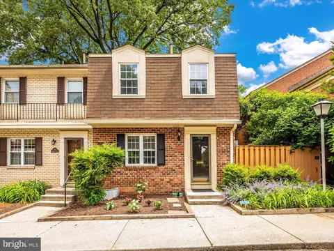 768 Princeton Pl #1-768, Rockville, MD 20850
