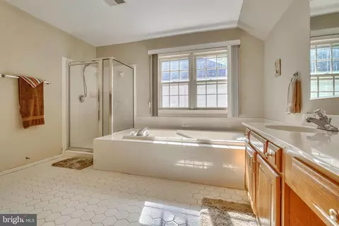 Bath - 1325 Atwood Rd, Silver Spring, MD 20906 photo 4 of 13