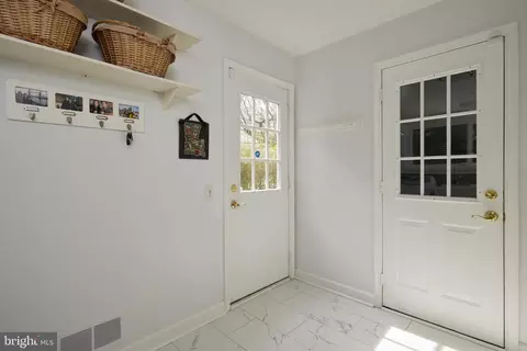 Entry Way - 12705 Deep Spring Dr, Potomac, MD 20854 photo 5 of 6
