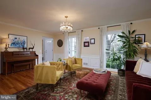 Living - 12705 Deep Spring Dr, Potomac, MD 20854 photo 9 of 10
