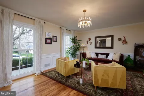 Living - 12705 Deep Spring Dr, Potomac, MD 20854 photo 8 of 10