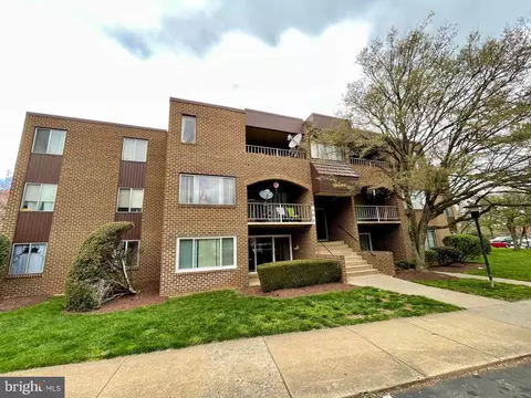 402 Girard St #13, Gaithersburg, MD 20877
