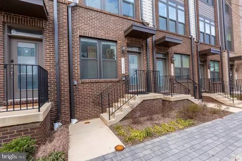 16135 Bowery St, Rockville, MD 20855