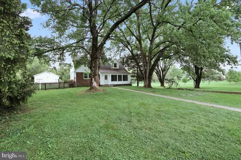 16200 Carnegie Ave, Derwood, MD 20855