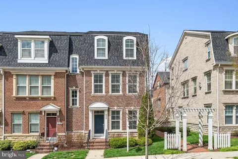 233 Hemingway Dr, Gaithersburg, MD 20878
