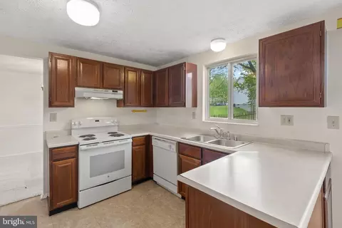 Kitchen - 1408 Cavendish Dr, Silver Spring, MD 20905 photo 2 of 3
