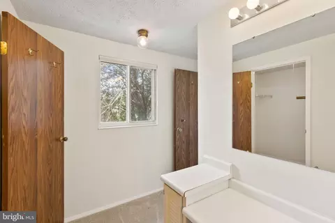 Bath - 1408 Cavendish Dr, Silver Spring, MD 20905 photo 5 of 8