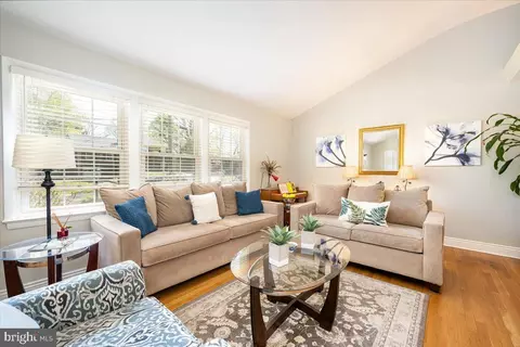 Living - 10612 Stoneyhill Ct, Silver Spring, MD 20901 photo 3 of 11
