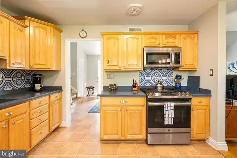 Kitchen - 10612 Stoneyhill Ct, Silver Spring, MD 20901 photo 3 of 7